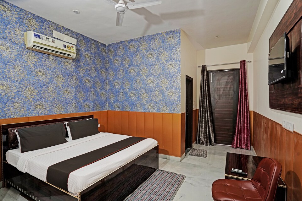 Collection O Blue moon inn, Greater Noida, Noida