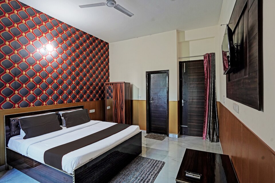 Collection O Blue moon inn, Greater Noida, Noida