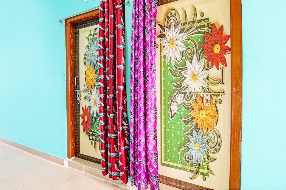 Hotel O Daffodil Lodge Dolphin restaurant , Khandagiri Bhubaneswar, Bhubaneswar