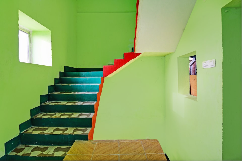 Hotel O Daffodil Lodge Dolphin restaurant , Khandagiri Bhubaneswar, Bhubaneswar