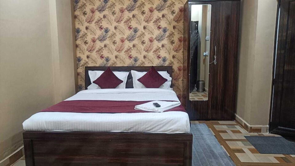 POP 81559B Hotel Pavitra, Hamidia Road Bhopal, Bhopal