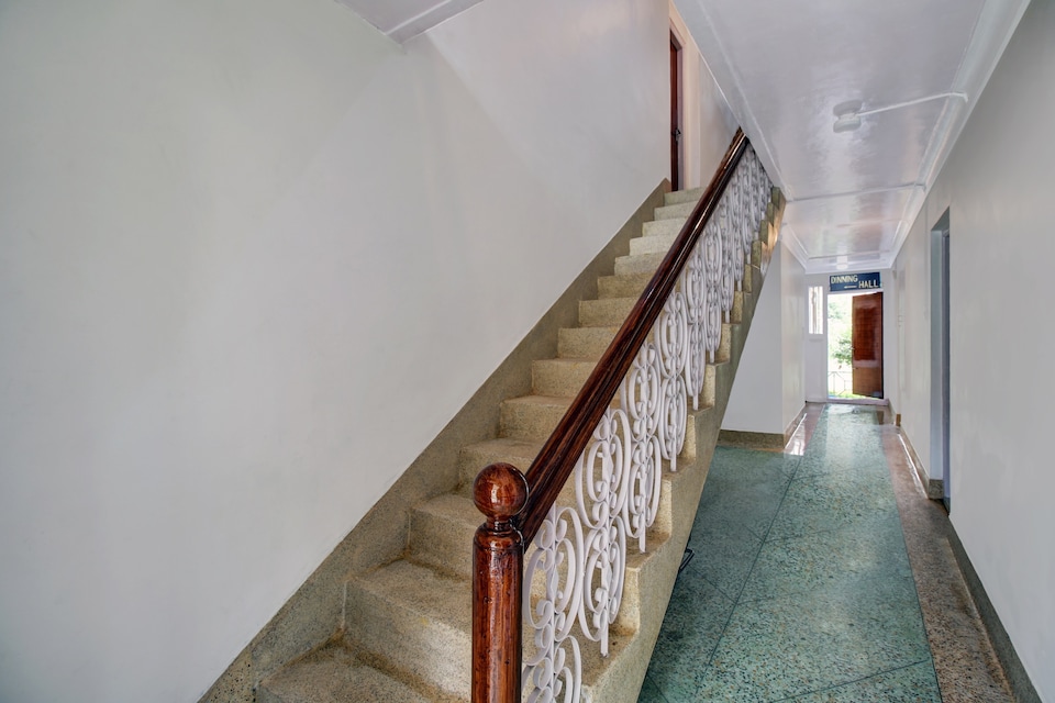 Hotel O Wooden Cave By M2, Rajbagh, Srinagar