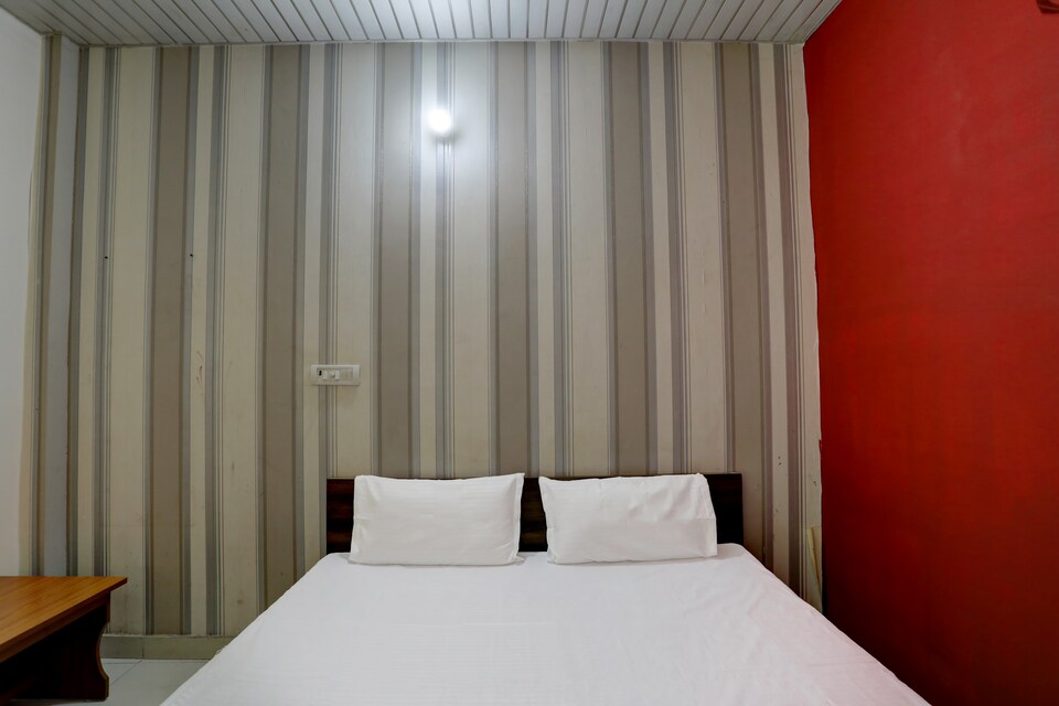 OYO Hotel Royal Inn, Faridabad, Faridabad