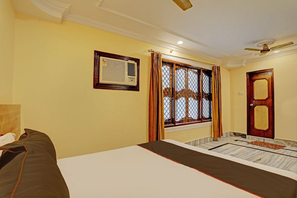 OYO Flagship Sawariya Palace, Godowlia, Varanasi