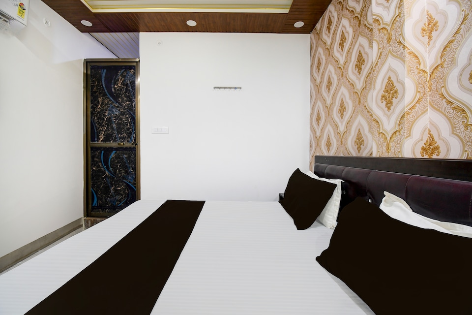 Super Hotel O Ambedkar Park Gorakhpur Formerly Mayur Residency, Golghar, Gorakhpur