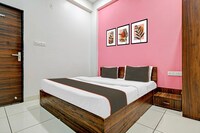 OYO Flagship Hotel Golden Epoch 