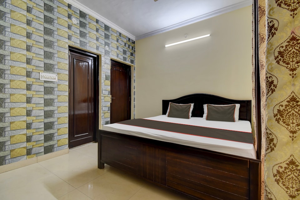 Collection O Paradise Oak Tree, Naukuchia Tal, Nainital