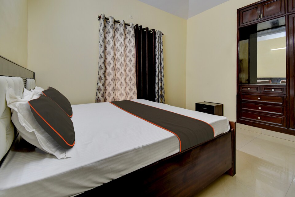 Collection O Paradise Oak Tree, Naukuchia Tal, Nainital