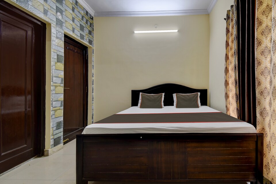 Collection O Paradise Oak Tree, Naukuchia Tal, Nainital