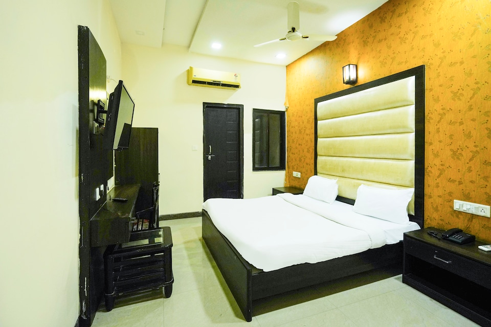 Hotel O Amara, Station Road, Raipur
