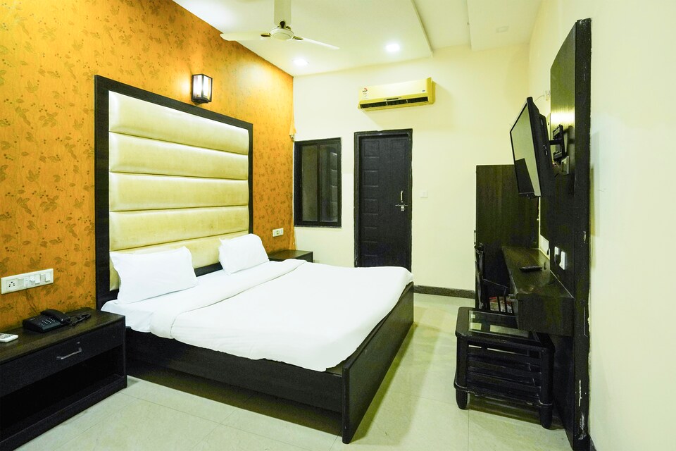 Hotel O Amara, Station Road, Raipur