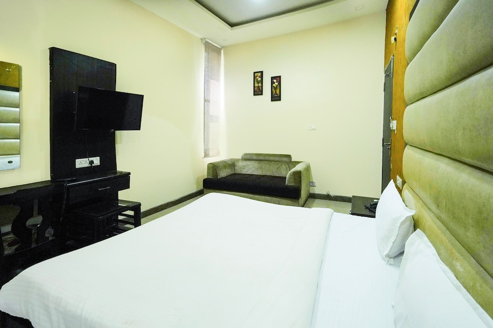 Hotel O Amara, Station Road, Raipur