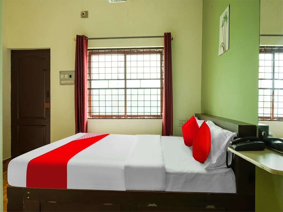 OYO Flagship Lucky Inn, Kushalnagar, Coorg