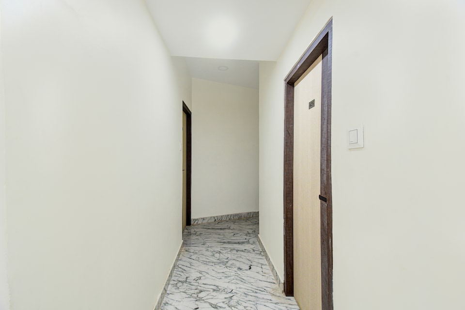 OYO 815791 Hotel SR Royale, Esplanade Kolkata, Kolkata