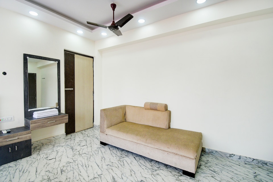 OYO 815791 Hotel SR Royale, Esplanade Kolkata, Kolkata