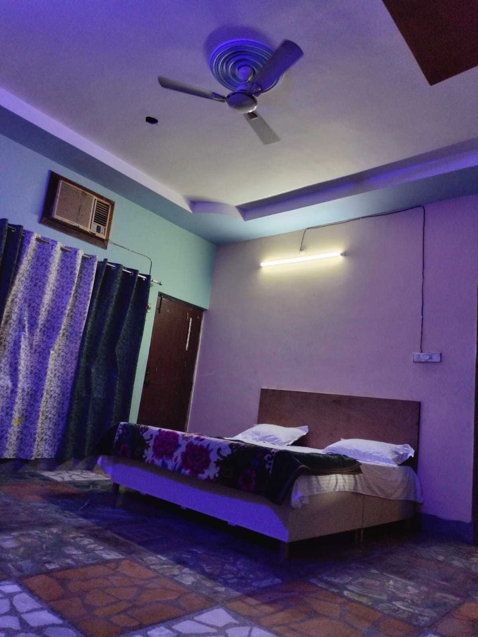OYO Hotel Blue Star, Ghaziabad City, Ghaziabad