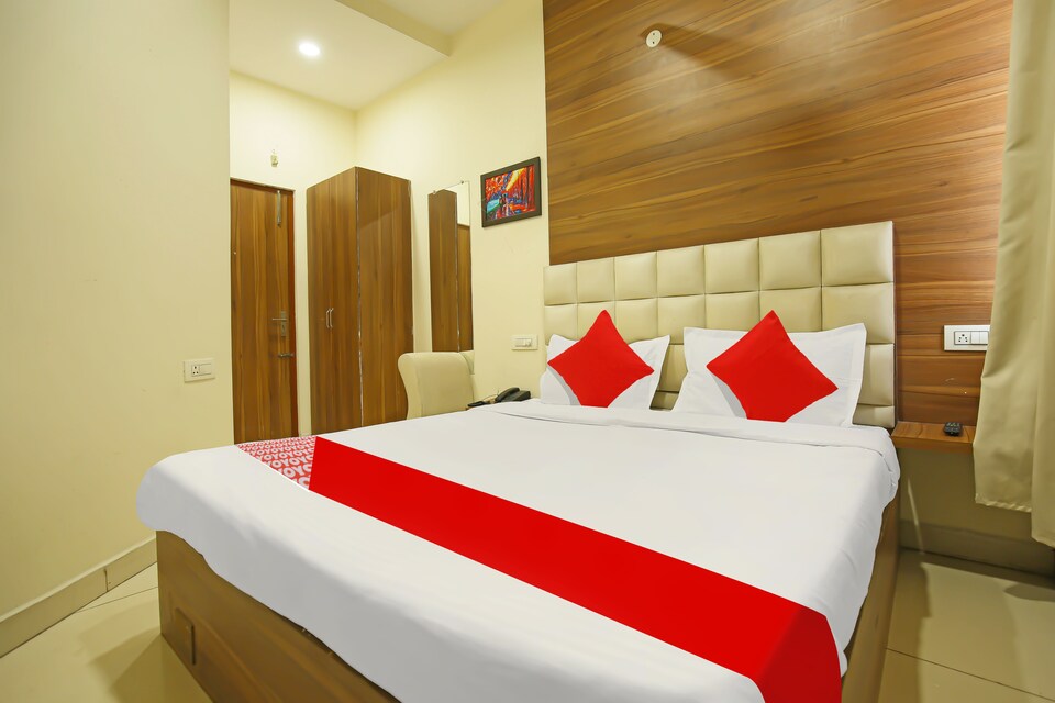 OYO Flagship Hotel Central Point, Zirakpur, Zirakpur