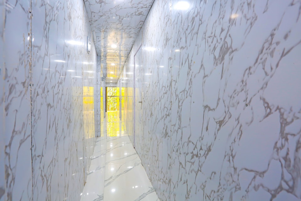 Hotel O Happy Hours, Saket Delhi, Delhi