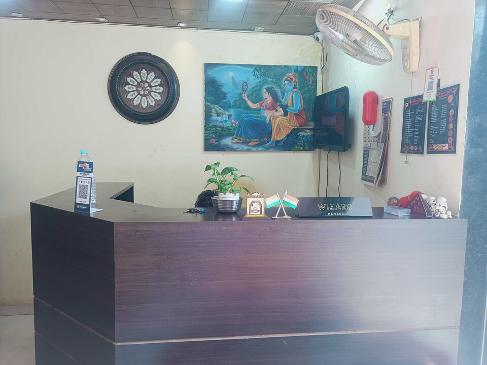 POP 81600E The Max Hotel, Gomti Nagar Lucknow, Lucknow