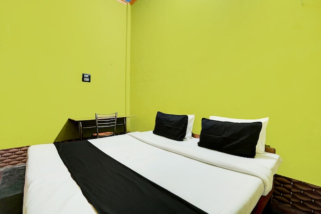 Spot On Shiva Family Guest House