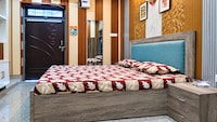 Spot On Shiva Family Guest House