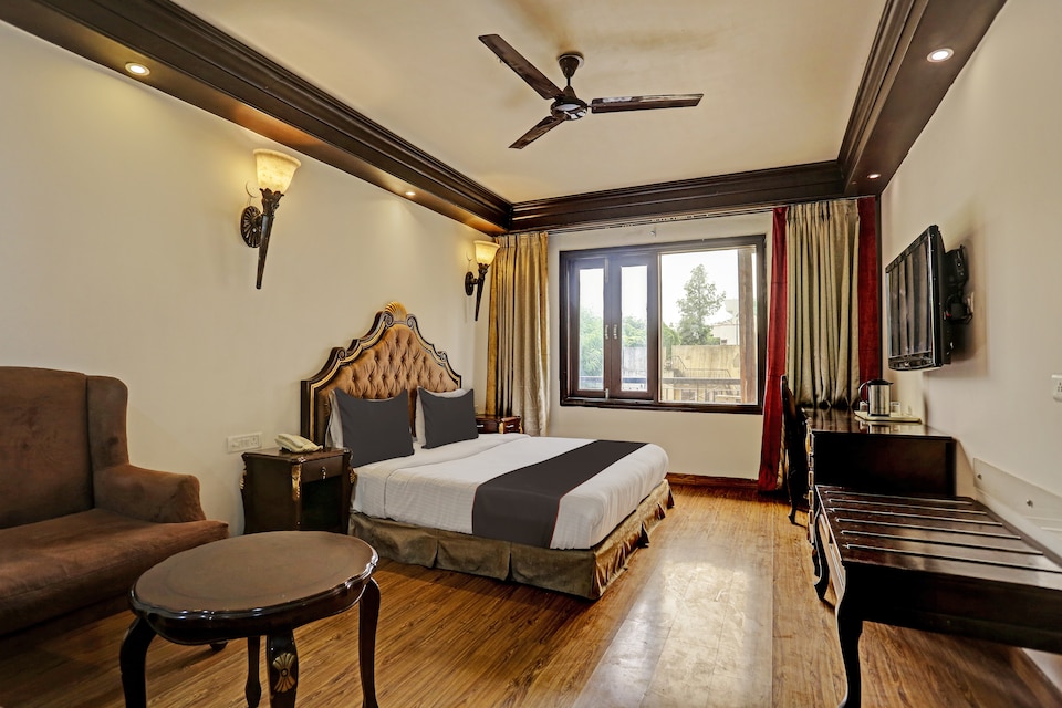 Super Townhouse The Royce New Friends Colony, New Friends Colony Delhi, दिल्ली