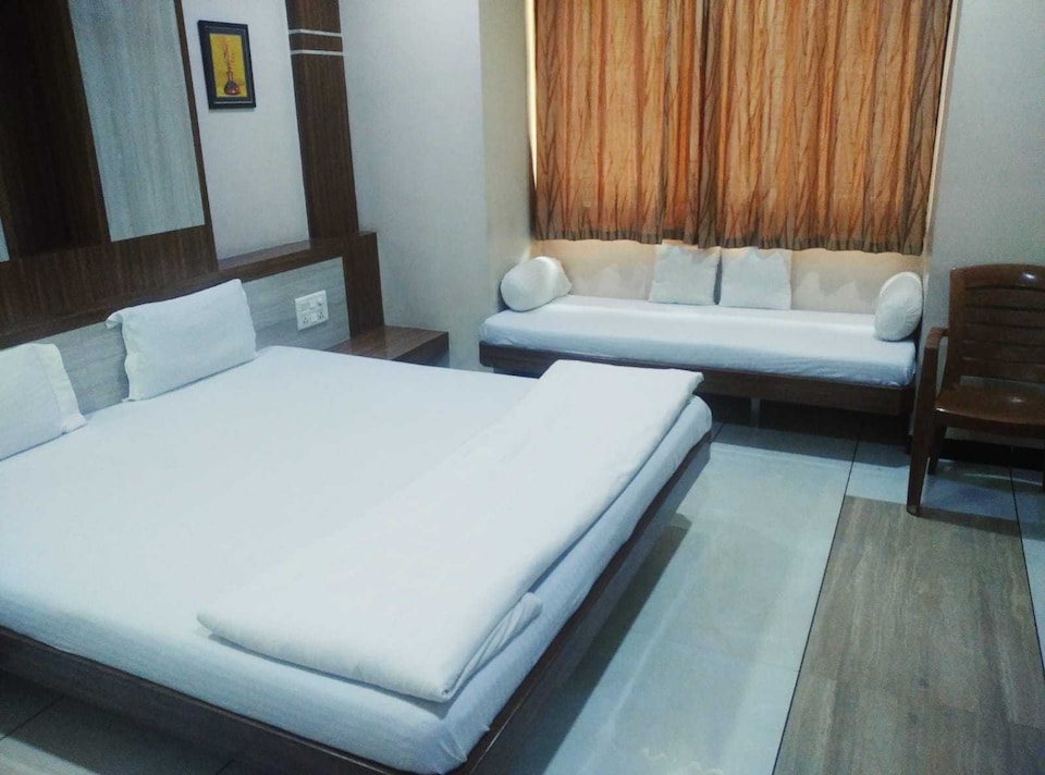POP 81609A Hotel Tower Square, Sayajigunj Vadodara, Vadodara