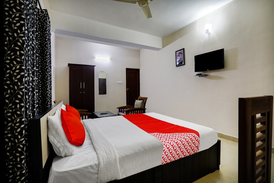 OYO Flagship Arrows Tourist Home , Kochi Fort, Kochi