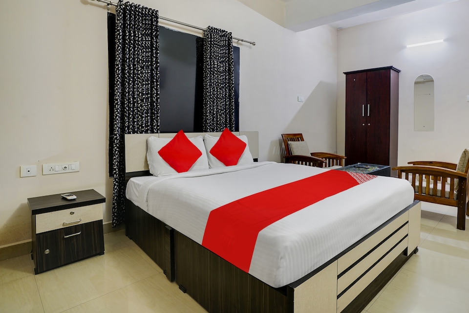 OYO Flagship Arrows Tourist Home , Kochi Fort, Kochi