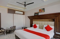 OYO Flagship Hotel Kashi