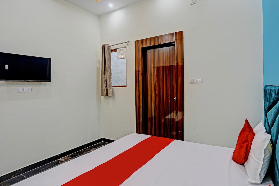 OYO Flagship The Majestic Hotel, Aligarh, Aligarh