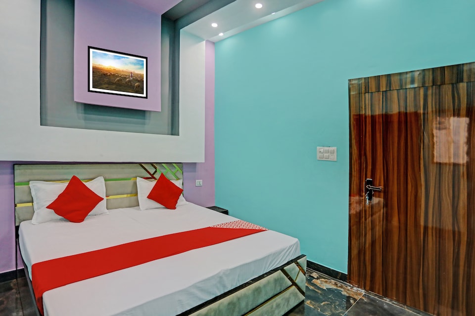 OYO Flagship The Majestic Hotel, Aligarh, Aligarh