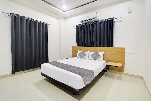 Townhouse De Alphabet Hotel Kukatpally Nexus Mall