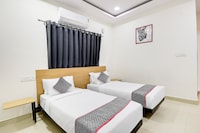 Townhouse De Alphabet Hotel Kukatpally Nexus Mall