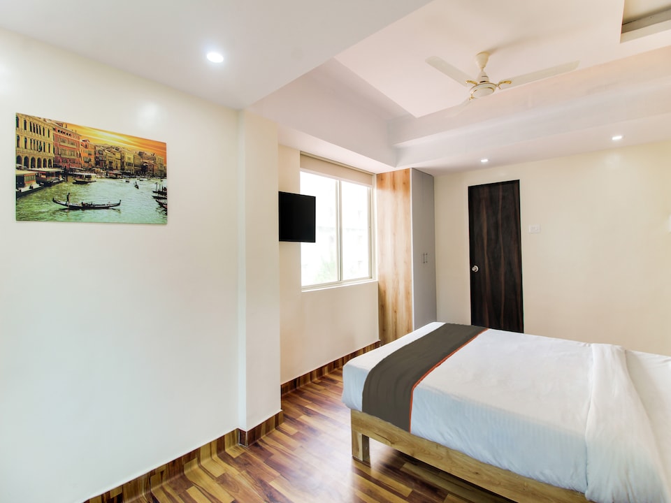 Collection O Tan Square Inn, Kharadi Pune, Pune