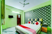 OYO 816383 Hotel New Savera