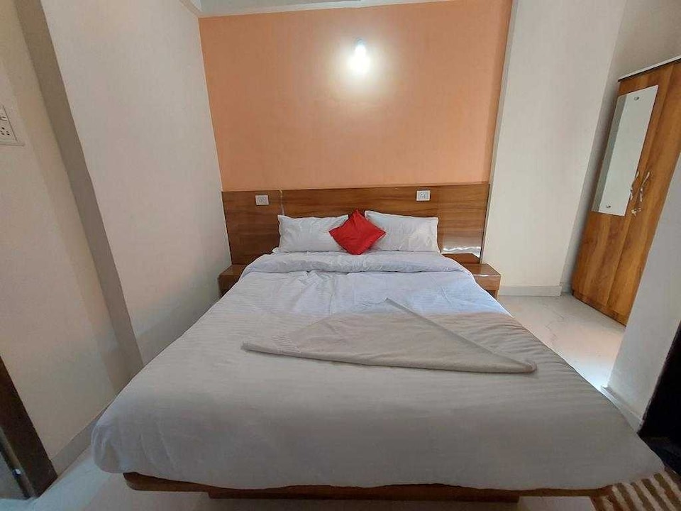 Hotel O Kartiki Lodge, Hadapsar Pune, Pune