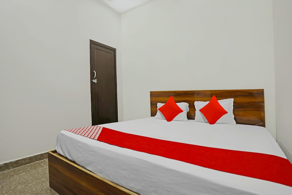 OYO Flagship Townhome Inn, Rambagh Allahabad, Prayagraj