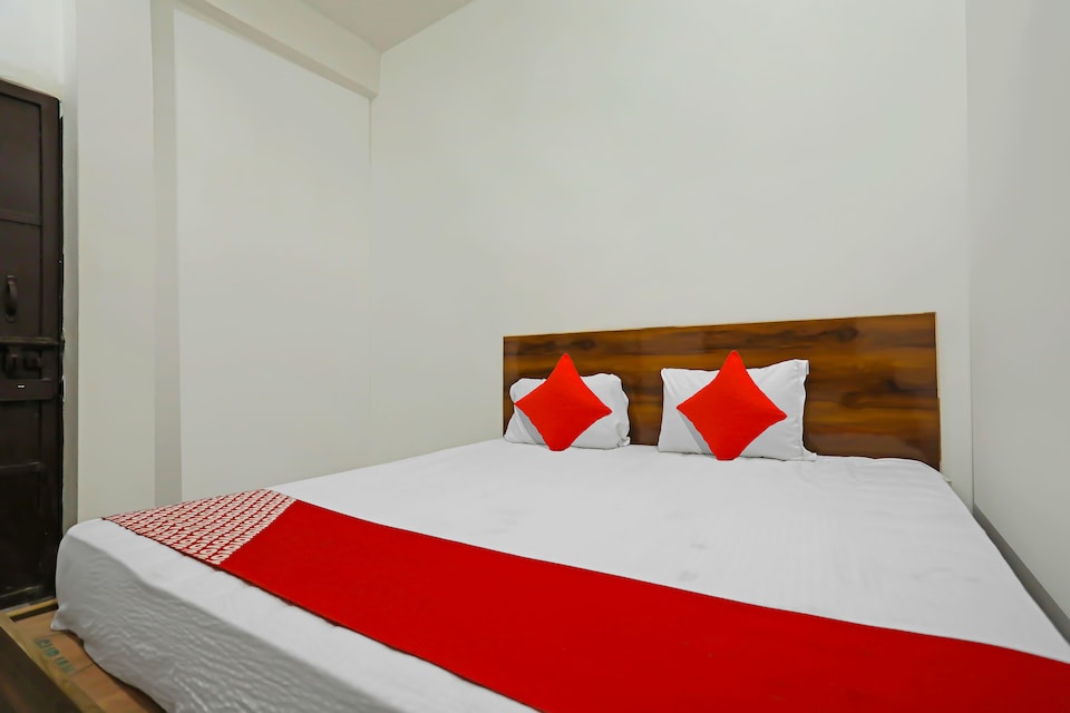 OYO Flagship Townhome Inn, Rambagh Allahabad, Prayagraj