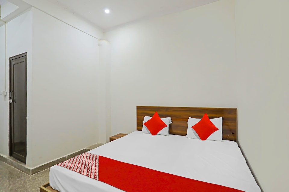 OYO Flagship Townhome Inn, Rambagh Allahabad, Prayagraj