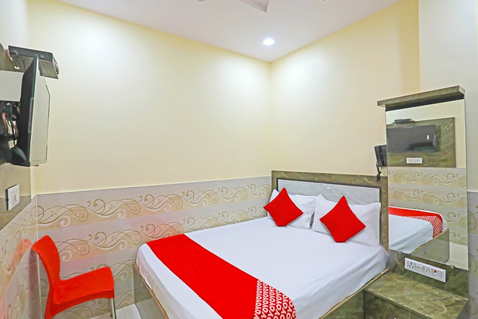 OYO Flagship Hotel J Star, Fazal Ganj Kanpur, Kanpur
