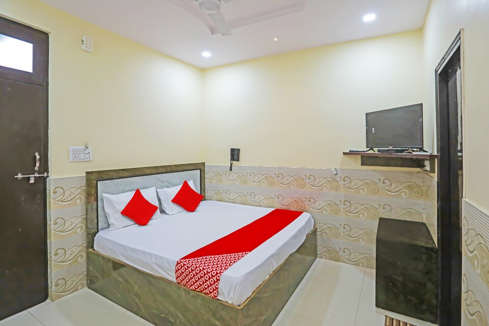 OYO Flagship Hotel J Star, Fazal Ganj Kanpur, Kanpur