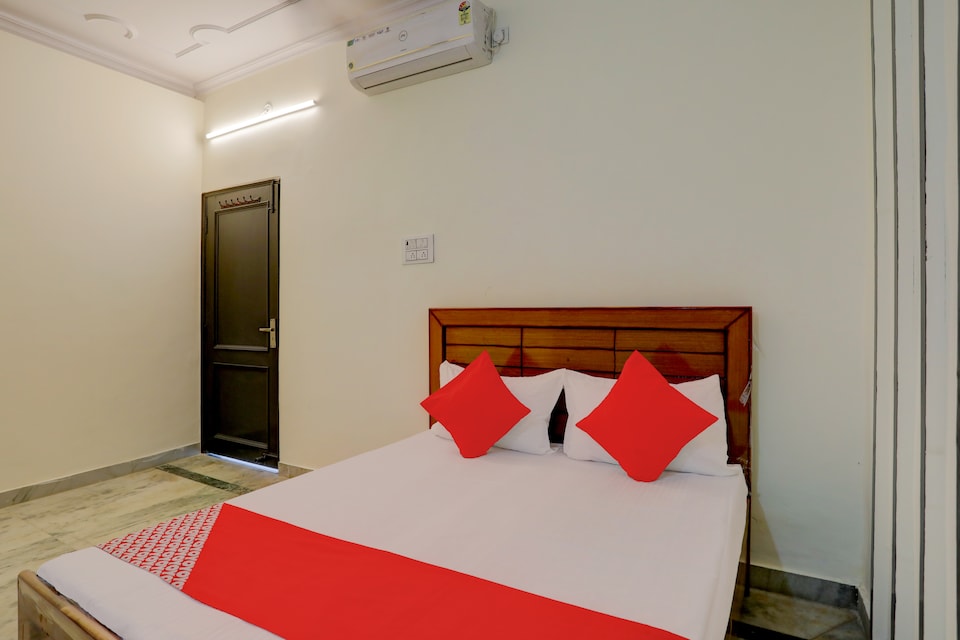 OYO Flagship Saffron Guest House, Ghaziabad City, Ghaziabad