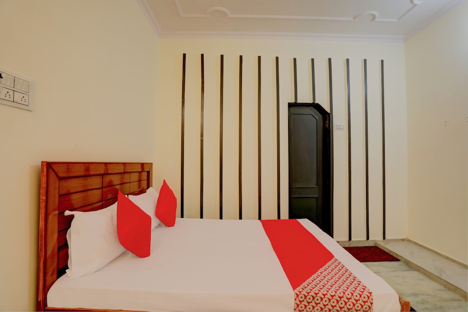 OYO Flagship Saffron Guest House, Ghaziabad City, Ghaziabad