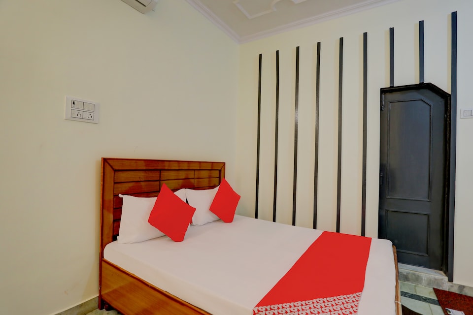 OYO Flagship Saffron Guest House, Ghaziabad City, Ghaziabad