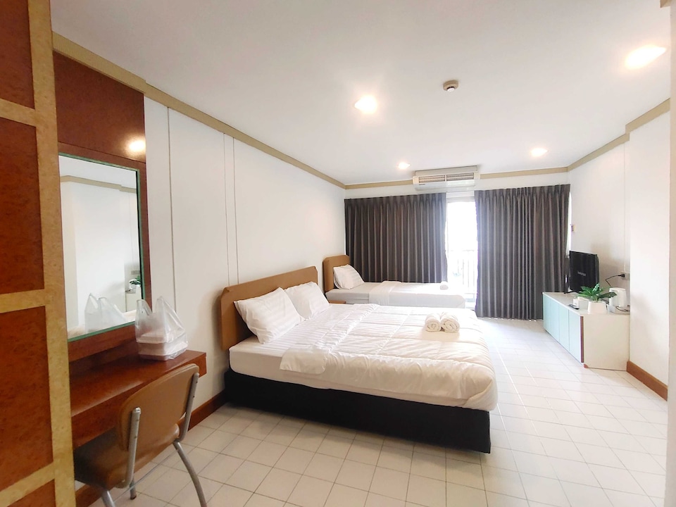 OYO 75446 Travis Inthamara 49, Ratchada, Bangkok