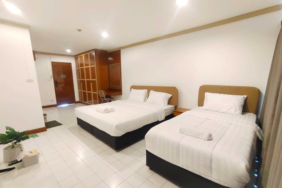 OYO 75446 Travis Inthamara 49, Ratchada, Bangkok