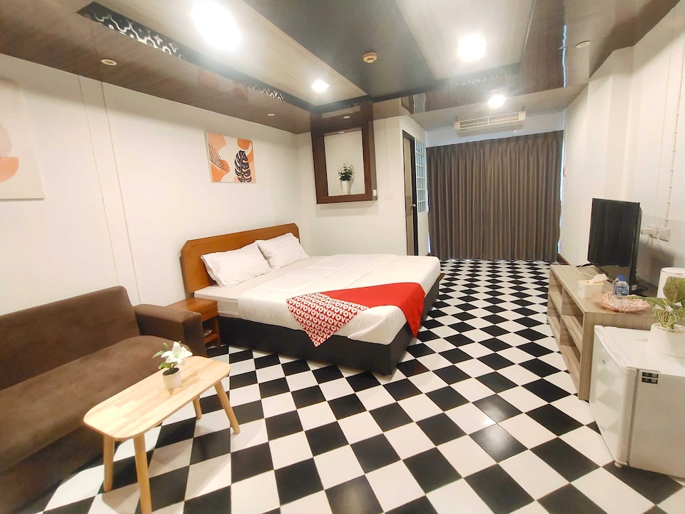 OYO 75446 Travis Inthamara 49, Ratchada, Bangkok