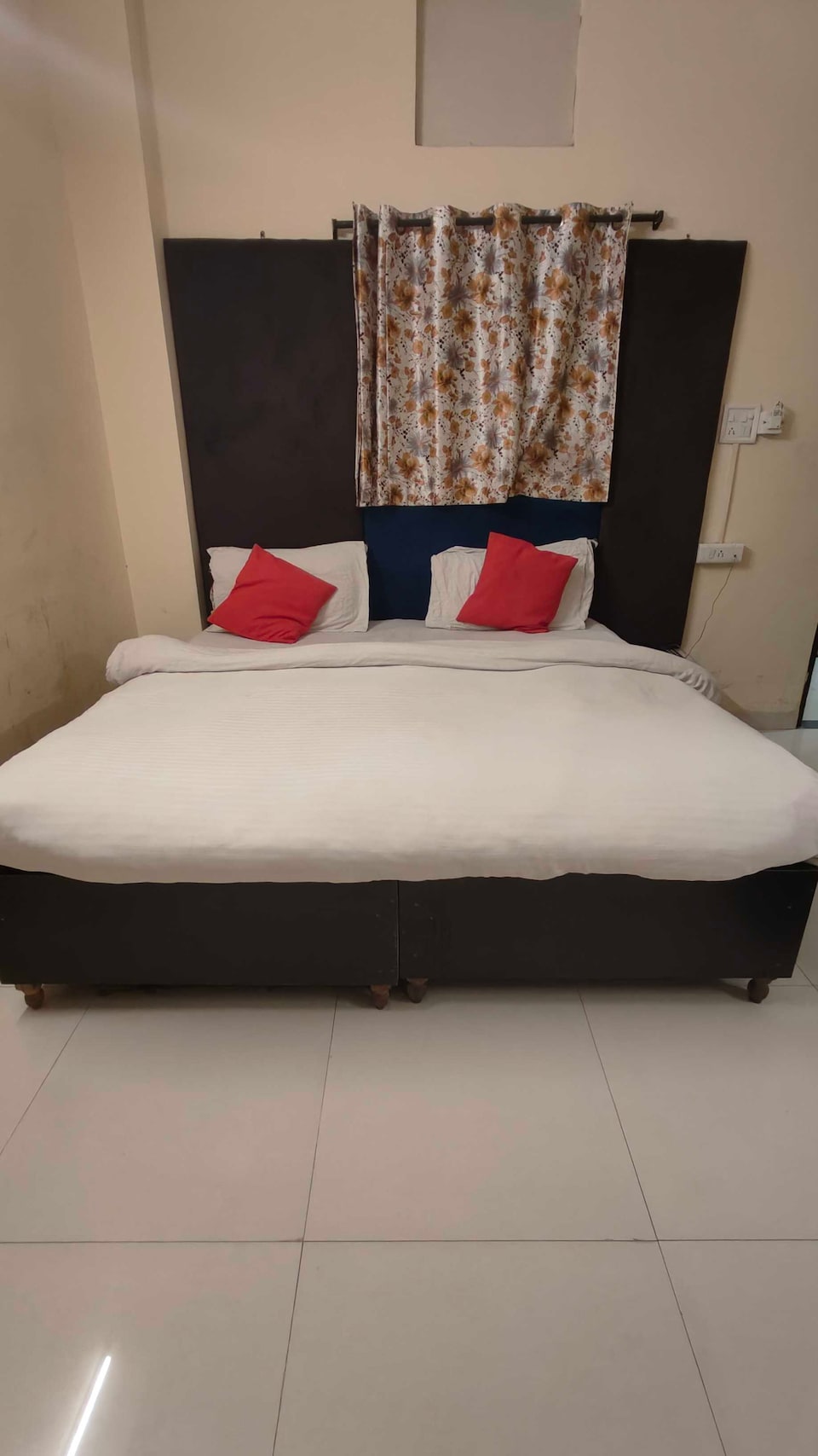POP 81648K Hotel Shubham Residency, Rajender Nagar, Indore