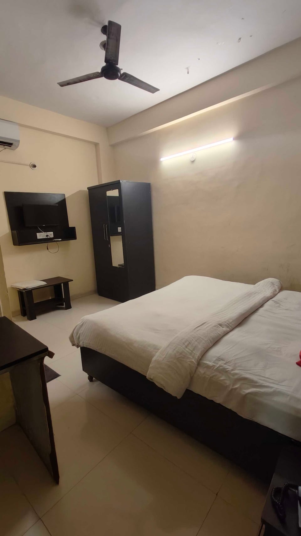 POP 81648K Hotel Shubham Residency, Rajender Nagar, Indore